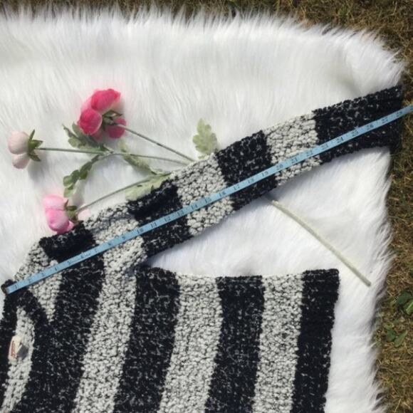 Arizona Jean Chunky Black White Striped Sweater XS Fuzzy Soft Comfy Extra Small - Picture 6 of 6